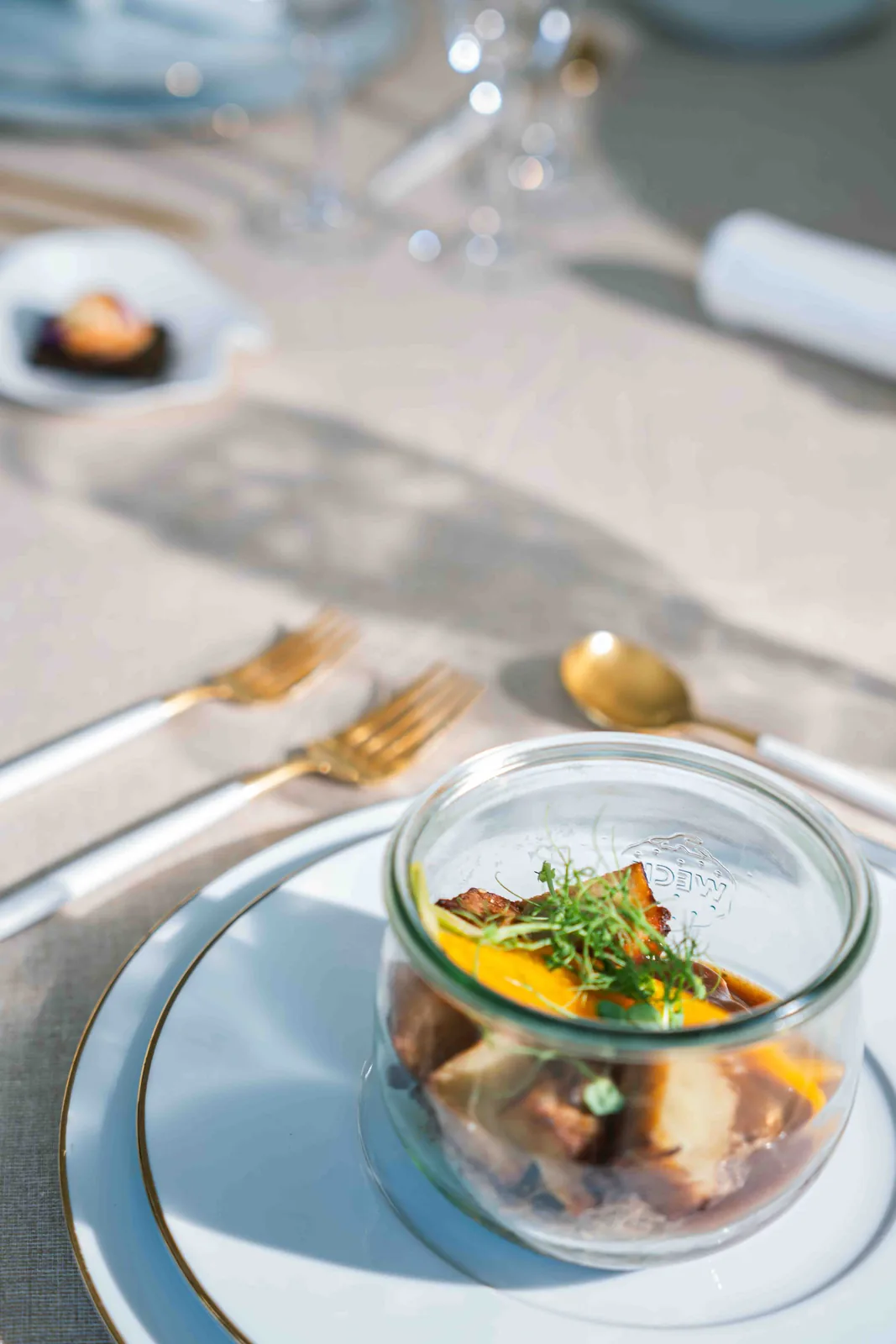 Bocal sur table dressée