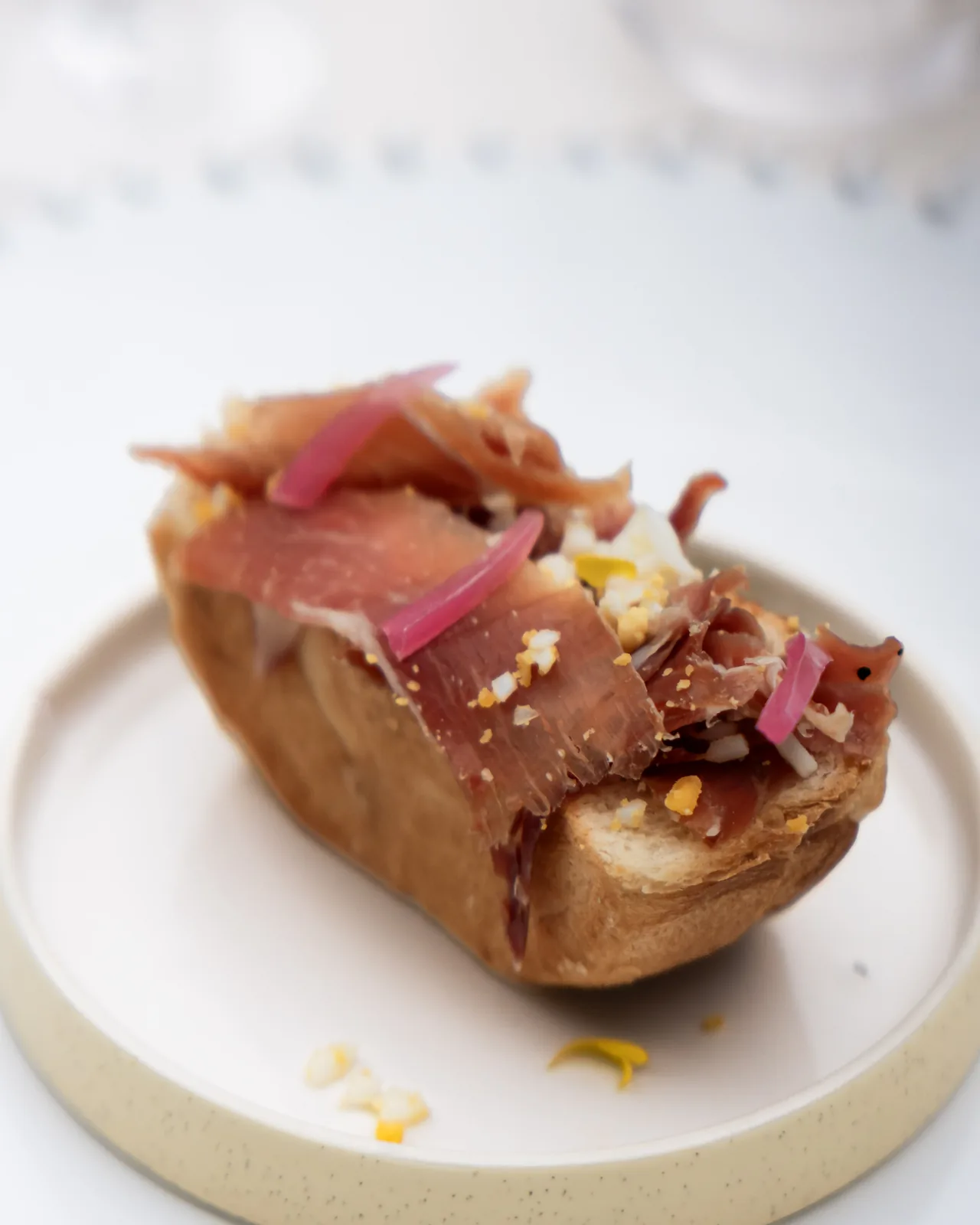 Pain garni au jambon