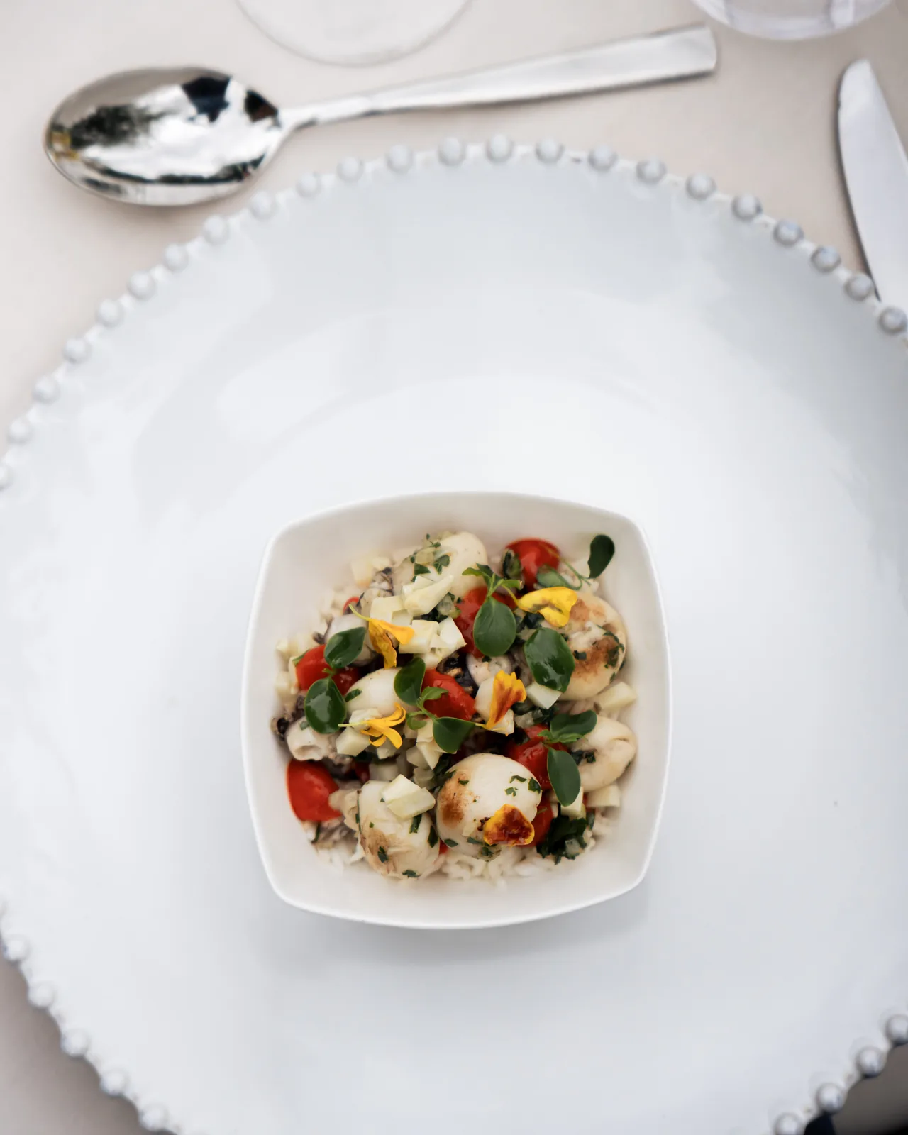 Salade en bol carré